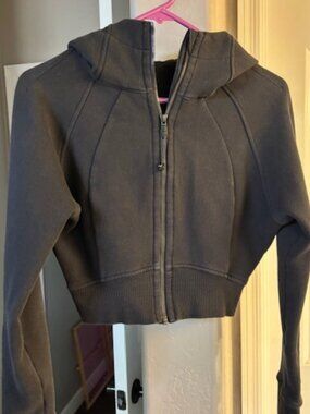 Lululemon Black Scuba full zip cropped hooded sweatshirt, size 4
